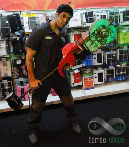 Cosplays não podem faltar - Zumbi de Dead Rising 3