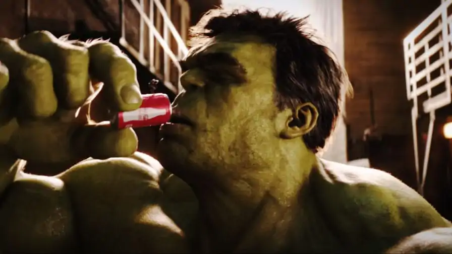 Hulk e Homem Formiga estrelam o novo comercial da Coca-Cola