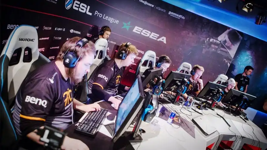 ESL, DreamHack e Wargaming firmam parceria com a Hitbox para transmissões ao vivo