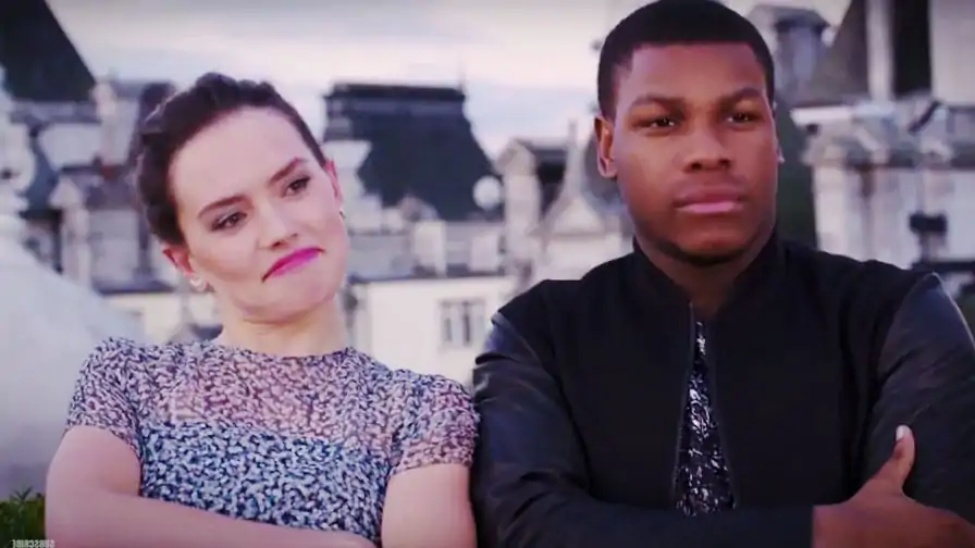 Atores cantam o rap de Star Wars: O Despertar da Força em extra do Blu-ray do filme