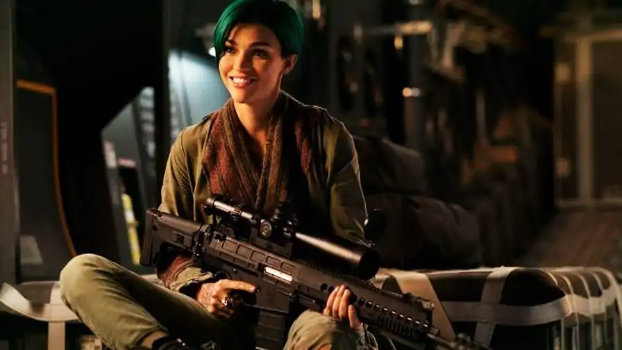 xXx: Reativado: Ruby Rose, que estará na CCXP, atira em todos em novo vídeo