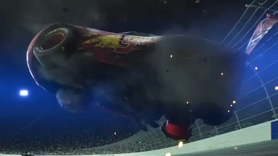 Carros 3: Relâmpago Macqueen sofre acidente em novo trailer