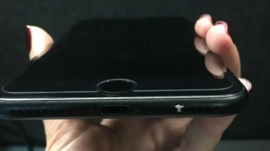 Usuários reclamam que iPhone 7 Plus está descascando.