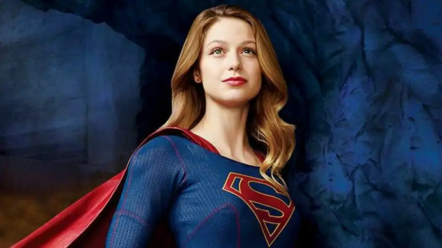 Warner pode mudar foco para a Supergirl após a saída de Henry Cavill do papel de Superman