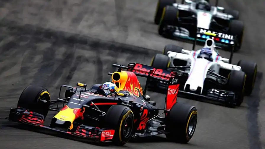 Novo trailer gameplay de F1 2017 mostra modo carreira