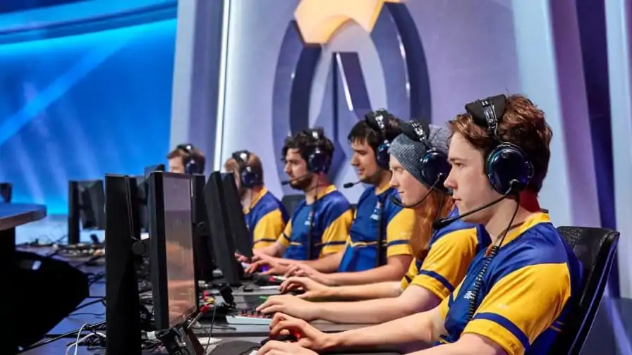 Narrador de Overwatch, R6 e Gwent fala sobre o impacto do eSport no público conservador
