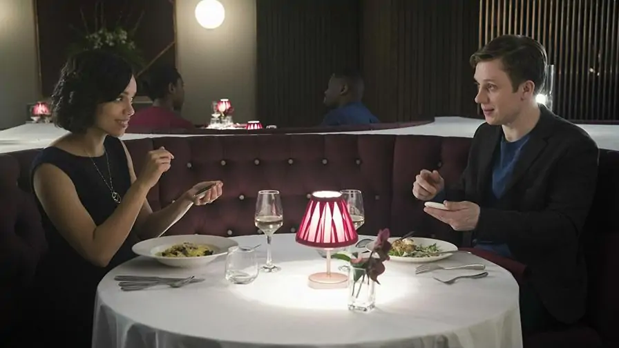 Black Mirror Episódio 4 – 4ª Temporada: Hang the DJ é um dos melhores episódios