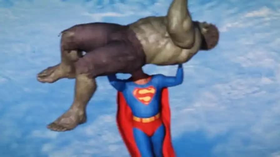 Vídeo incrível mostra Superman vs Hulk no espaço em batalha furiosa!
