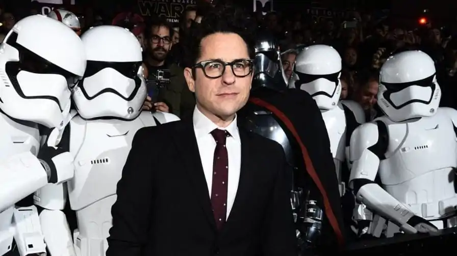 Diretor diz que quem reclama dos novos Star Wars se veem ameaçados pelas mulheres