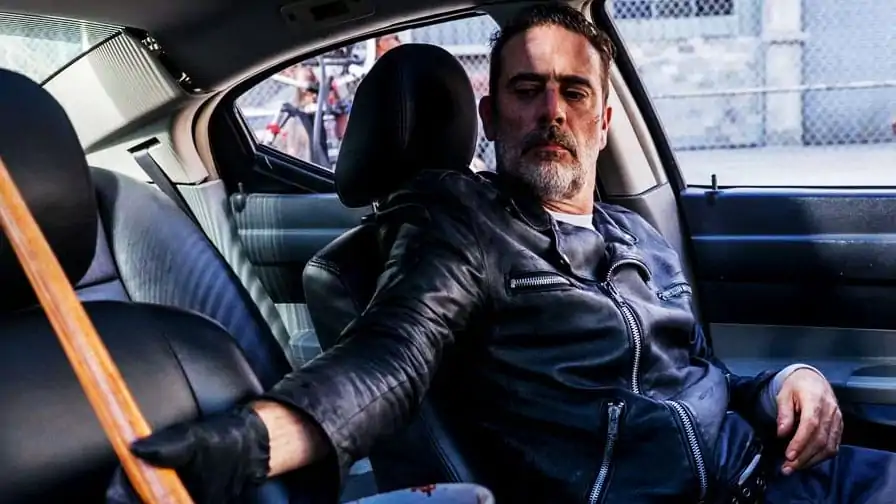 The Walking Dead: Quem entrou no carro de Negan?
