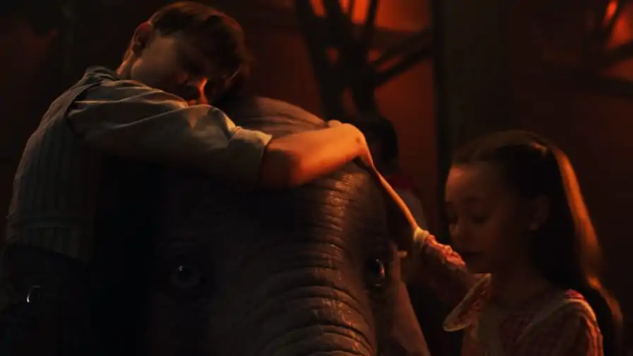 Dumbo, dirigido por Tim Burton, ganhou novo teaser