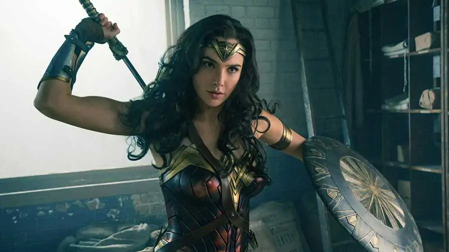 Gal Gadot (Mulher Maravilha) se transforma em Kitana de Mortal Kombat e o resultado é fantástico!