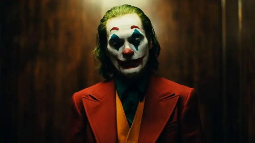 Crítica: Joker é hipnotizante, denso e visceral