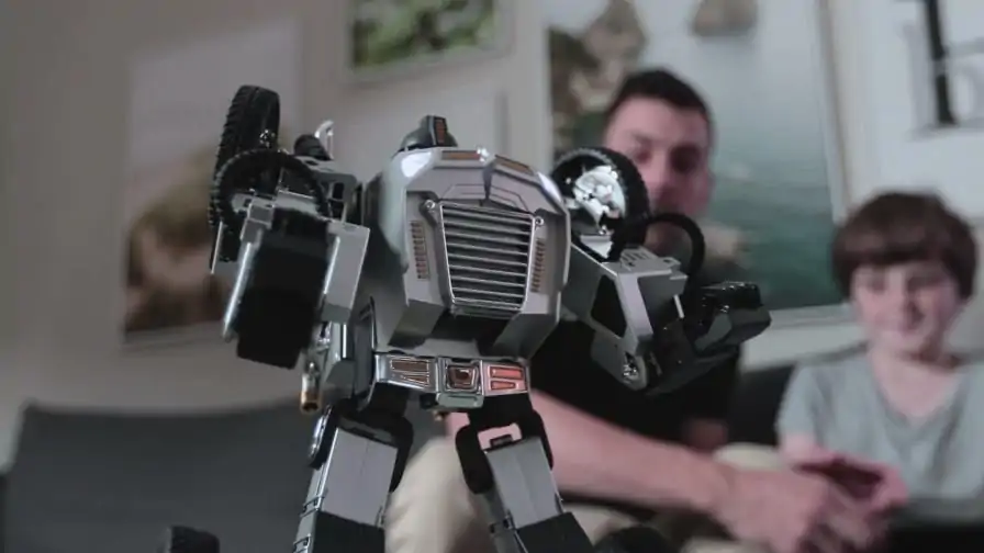 Transformer na vida real? Conheça o Robosen, o carro de brinquedo que vira robô