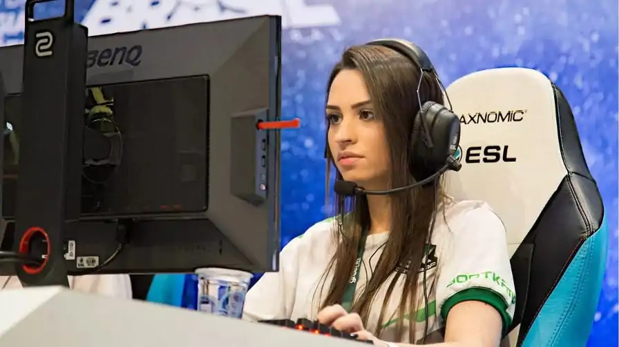 CS GO: Ex-jogadora é condenada a 116 anos de prisão por estelionato
