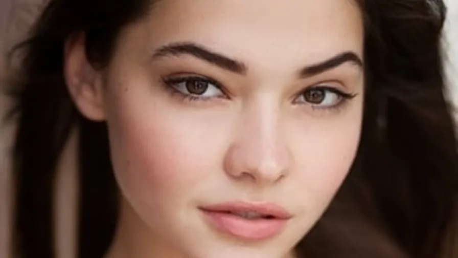 Entre Facas e Segredos 2: Madelyn Cline revela que as filmagens estão aterrorizantes!