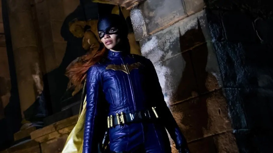 Batgirl: Leslie Grace revela VISUAL completo da heroína!