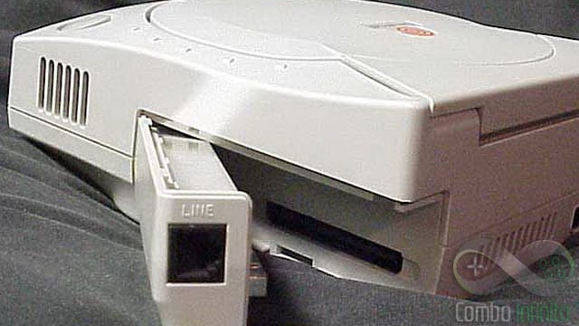 Broadband Adapter era um adaptador para rede e internet que possibilitava ao Dreamcast rodar jogos on-line.
