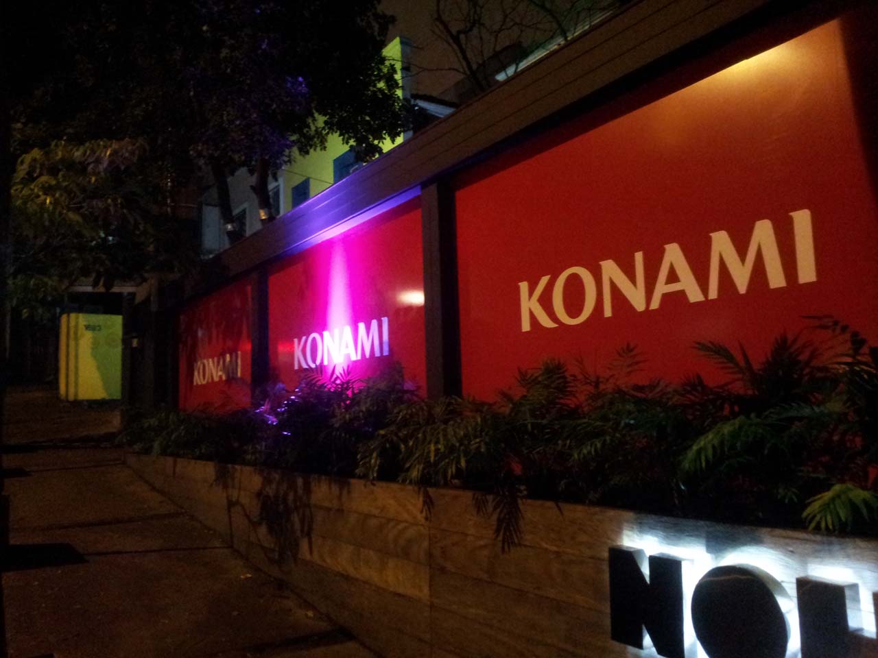 Entrada do NOH Bar em São Paulo, que recebeu o evento Konami Gamers Night 2013.