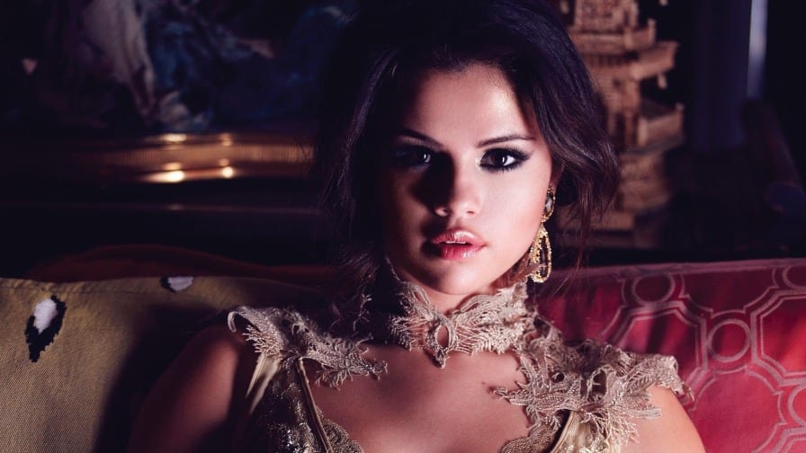 Selena Gomez avança com processo de €9 milhões contra jogo de moda